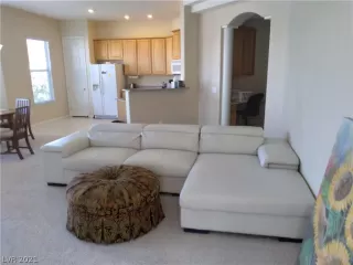 Photo #5: 2297431 Listing