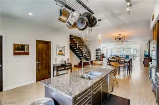 Photo #4: 2297517 Listing