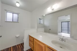 Photo #5: 2297636 Listing