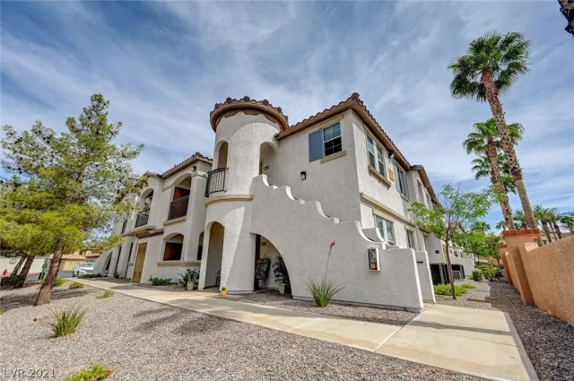 MLS: 2297716 Condo For Sale