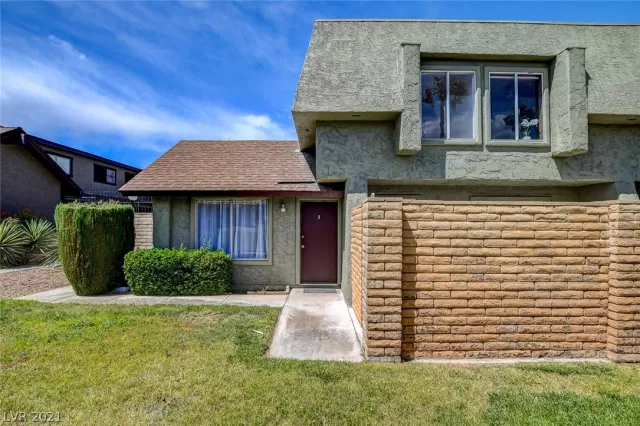 MLS: 2297727 Condo For Sale