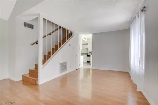 Photo #5: 2297727 Listing 