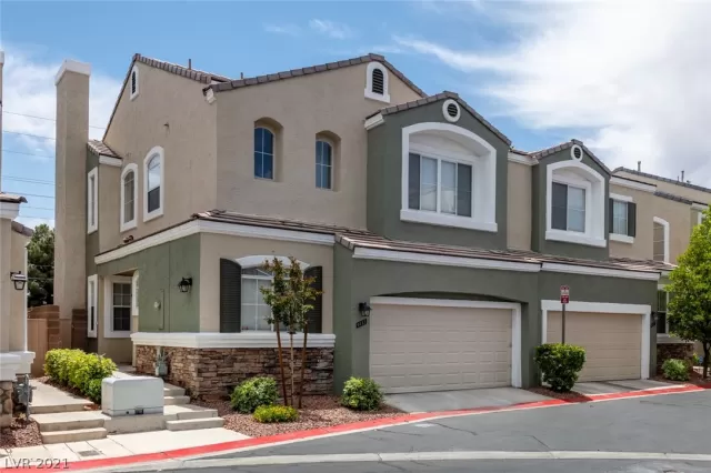 MLS: 2297758 Condo For Sale