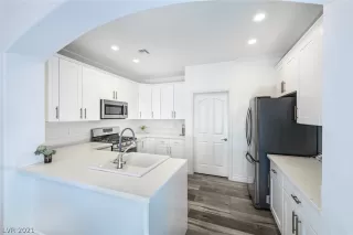 Photo #3: 2297758 Listing