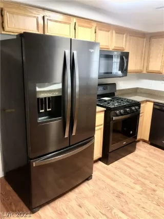 Photo #5: 2297832 Listing