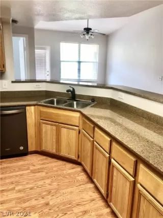 Photo #6: 2297832 Listing