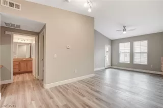 Photo #5: 2297841 Listing