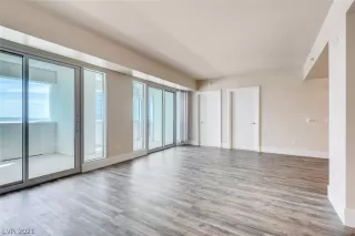 Photo #5: 2297855 Listing