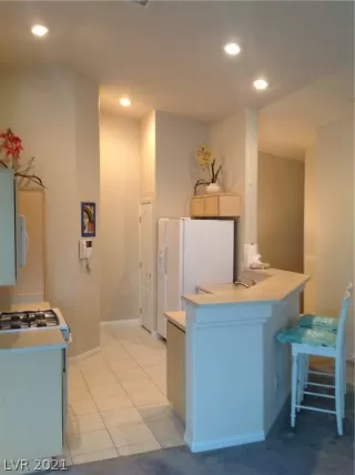 Photo #6: 2297910 Listing