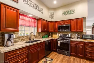 Photo #2: 2298125 Listing