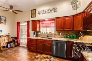Photo #3: 2298125 Listing