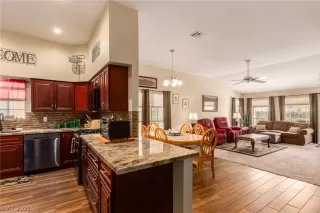 Photo #4: 2298125 Listing