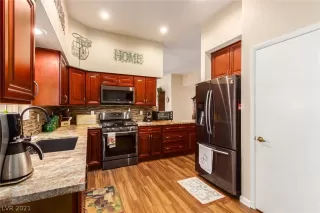 Photo #5: 2298125 Listing