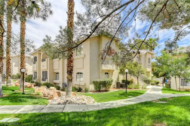 MLS: 2298221 Condo For Sale