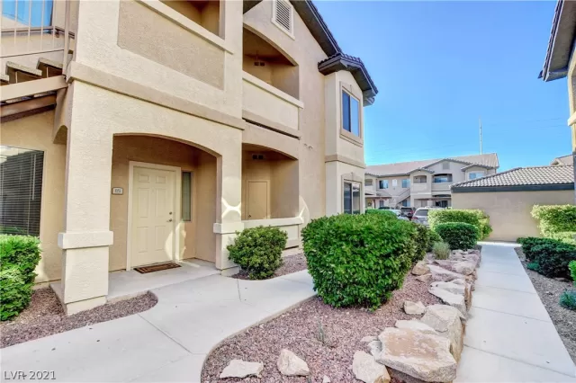 MLS: 2298271 Condo For Sale