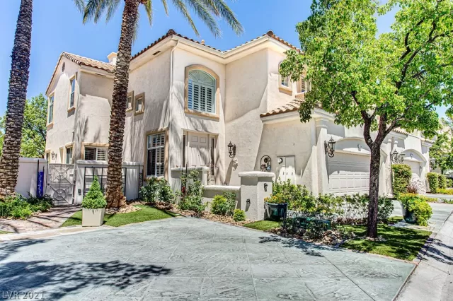 MLS: 2298383 Condo For Sale