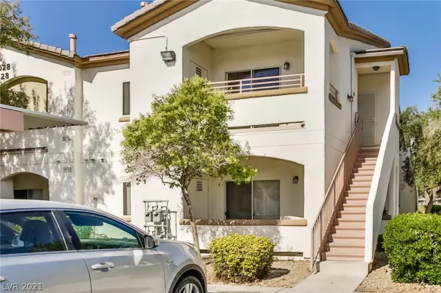 MLS: 2298389 Condo For Sale