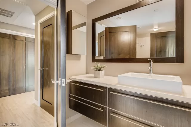 MLS: 2298404 Condo For Sale