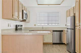 Photo #3: 2298424 Listing 