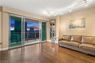 Photo #4: 2298449 Listing 