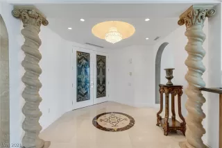 Photo #3: 2298457 Listing