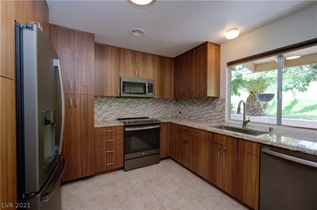 MLS: 2298476 Condo For Sale