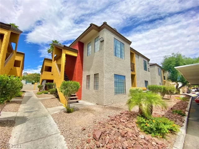 MLS: 2298483 Condo For Sale