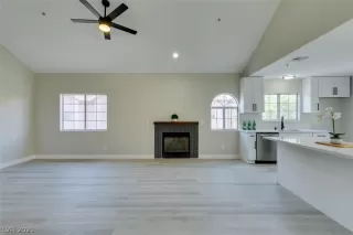 Photo #4: 2298537 Listing 