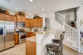 Photo #3: 2298584 Listing