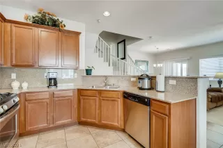 Photo #4: 2298584 Listing