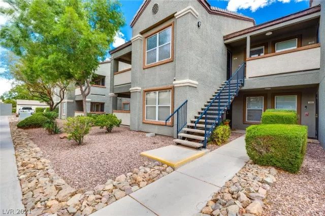 MLS: 2298592 Condo For Sale