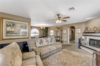 Photo #3: 2298609 Listing