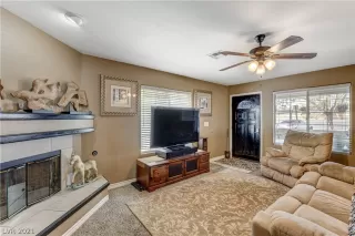 Photo #4: 2298609 Listing