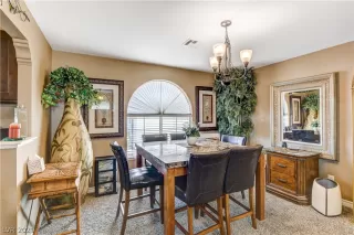 Photo #5: 2298609 Listing