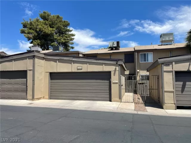 MLS: 2298676 Condo For Sale