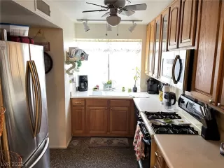 Photo #2: 2298676 Listing 