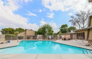 Photo #5: 2298676 Listing 