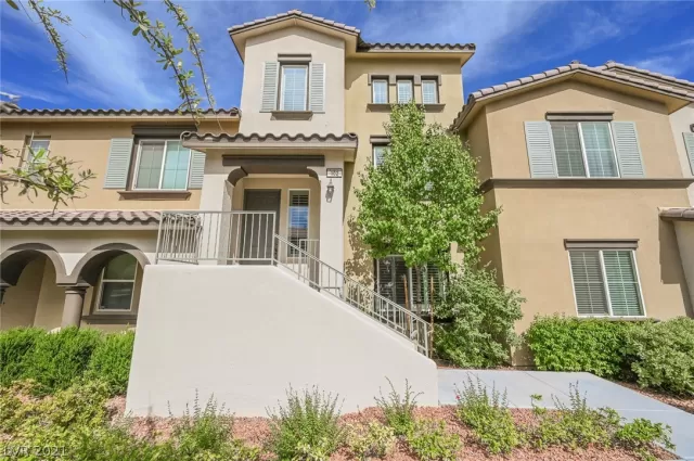 MLS: 2298692 Condo For Sale