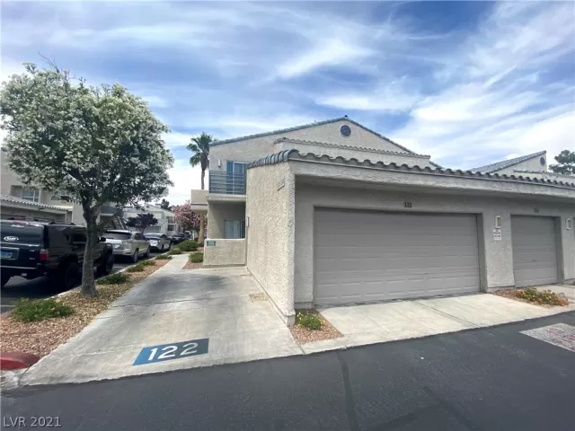 MLS: 2298738 Condo For Sale