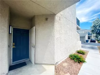Photo #4: 2298738 Listing
