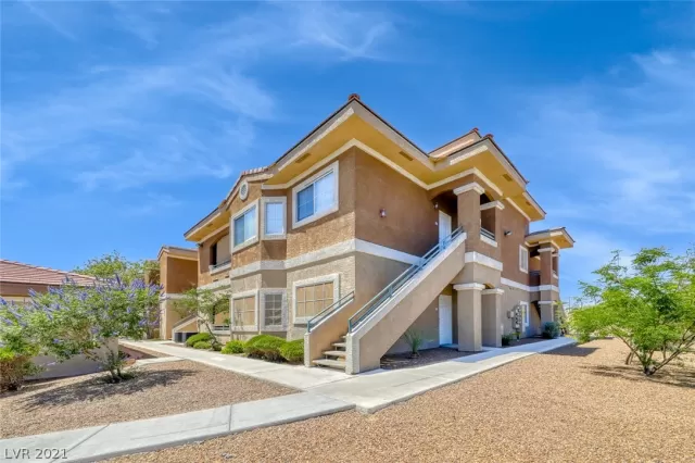 MLS: 2298744 Condo For Sale