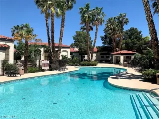 Photo #2: 2298763 Listing 