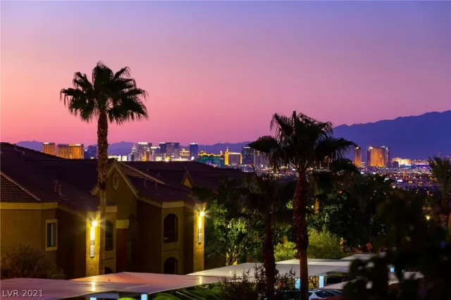 MLS: 2298773 Condo For Sale