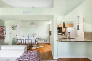 Photo #2: 2298773 Listing 