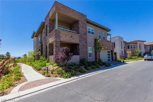 MLS: 2298794 Condo For Sale