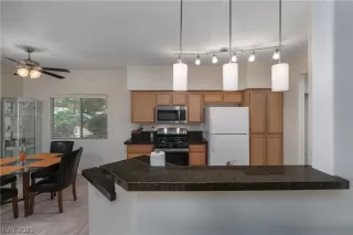 Photo #1: 2298809 Listing 