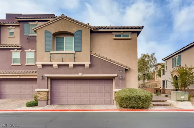 MLS: 2298814 Condo For Sale