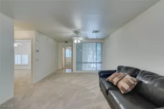 Photo #6: 2298823 Listing