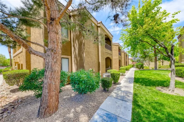 MLS: 2298834 Condo For Sale