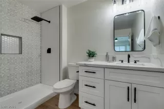 Photo #1: 2298855 Listing 